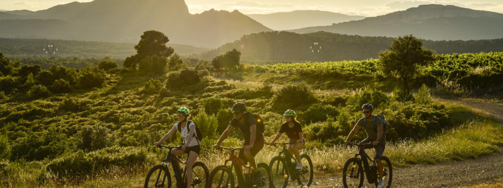 randonnee en vtt avec coucher de soleil sur le pic saint loup pres de montpellier